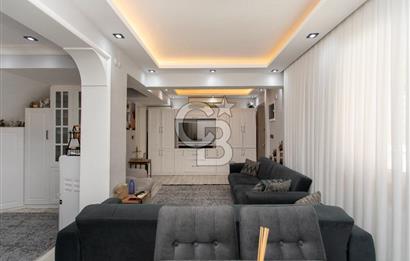 Yenifoça Gencelli'de Satılık Havuzlu 4+1 Tripleks Villa