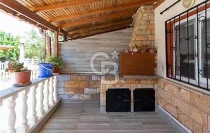 Yenifoça Gencelli'de Satılık Havuzlu 4+1 Tripleks Villa