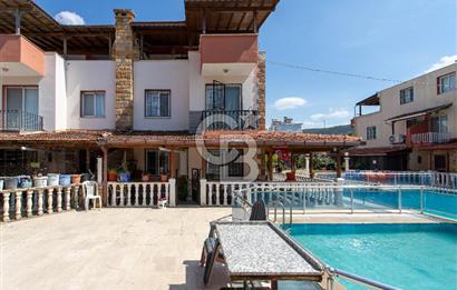 Yenifoça Gencelli'de Satılık Havuzlu 4+1 Tripleks Villa