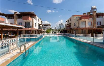 Yenifoça Gencelli'de Satılık Havuzlu 4+1 Tripleks Villa