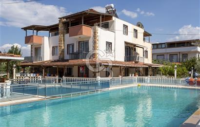 Yenifoça Gencelli'de Satılık Havuzlu 4+1 Tripleks Villa