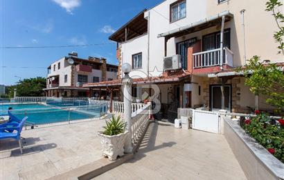 Yenifoça Gencelli'de Satılık Havuzlu 4+1 Tripleks Villa