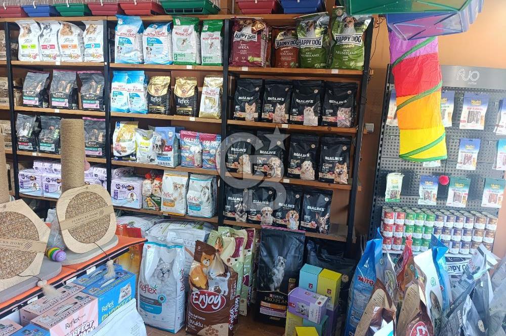 DEVREN KİRALIK BORNOVANIN EN İŞLEK CADDESİNDE PETSHOP 