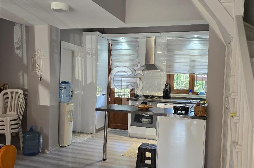 Silivri Semizkumlar'da Deniz Manzaralı Eşyalı 4+1 İkiz Villa