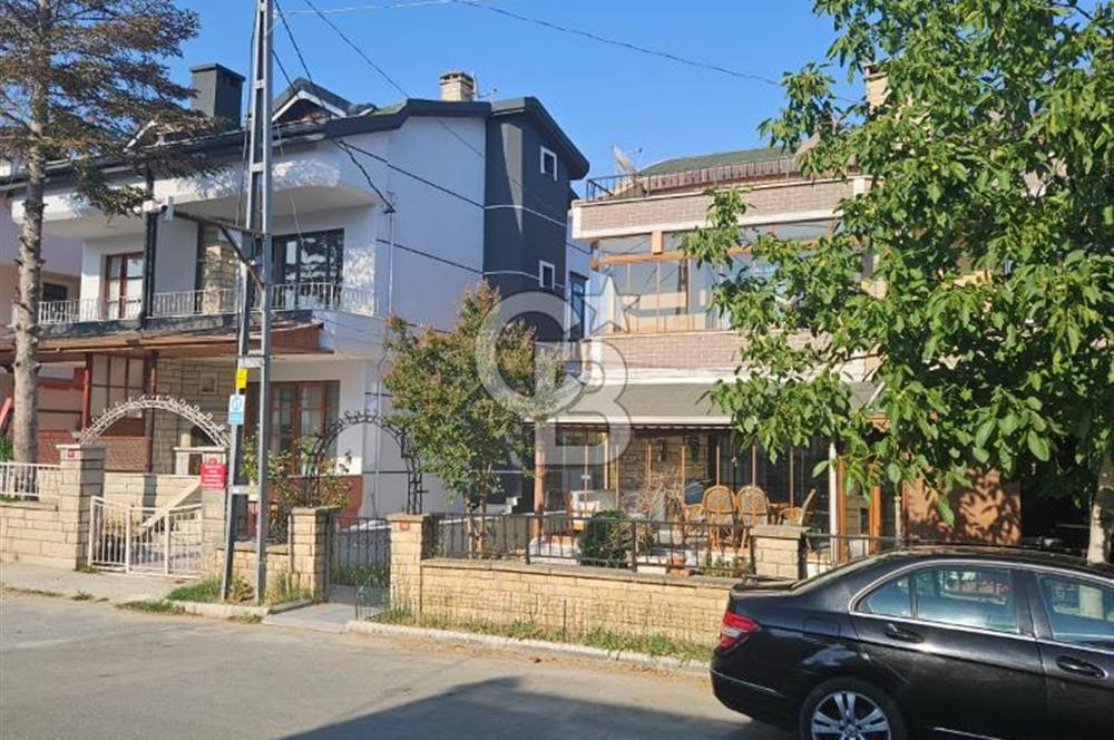 Silivri Semizkumlar'da Deniz Manzaralı Eşyalı 4+1 İkiz Villa