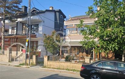 Silivri Semizkumlar'da Deniz Manzaralı Eşyalı 4+1 İkiz Villa