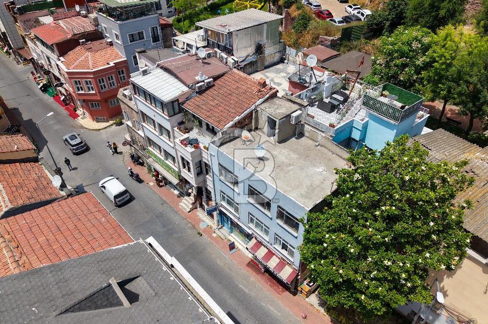 Sultanahmet'te Otel Yapımına Uygun Komple Satılık Bina