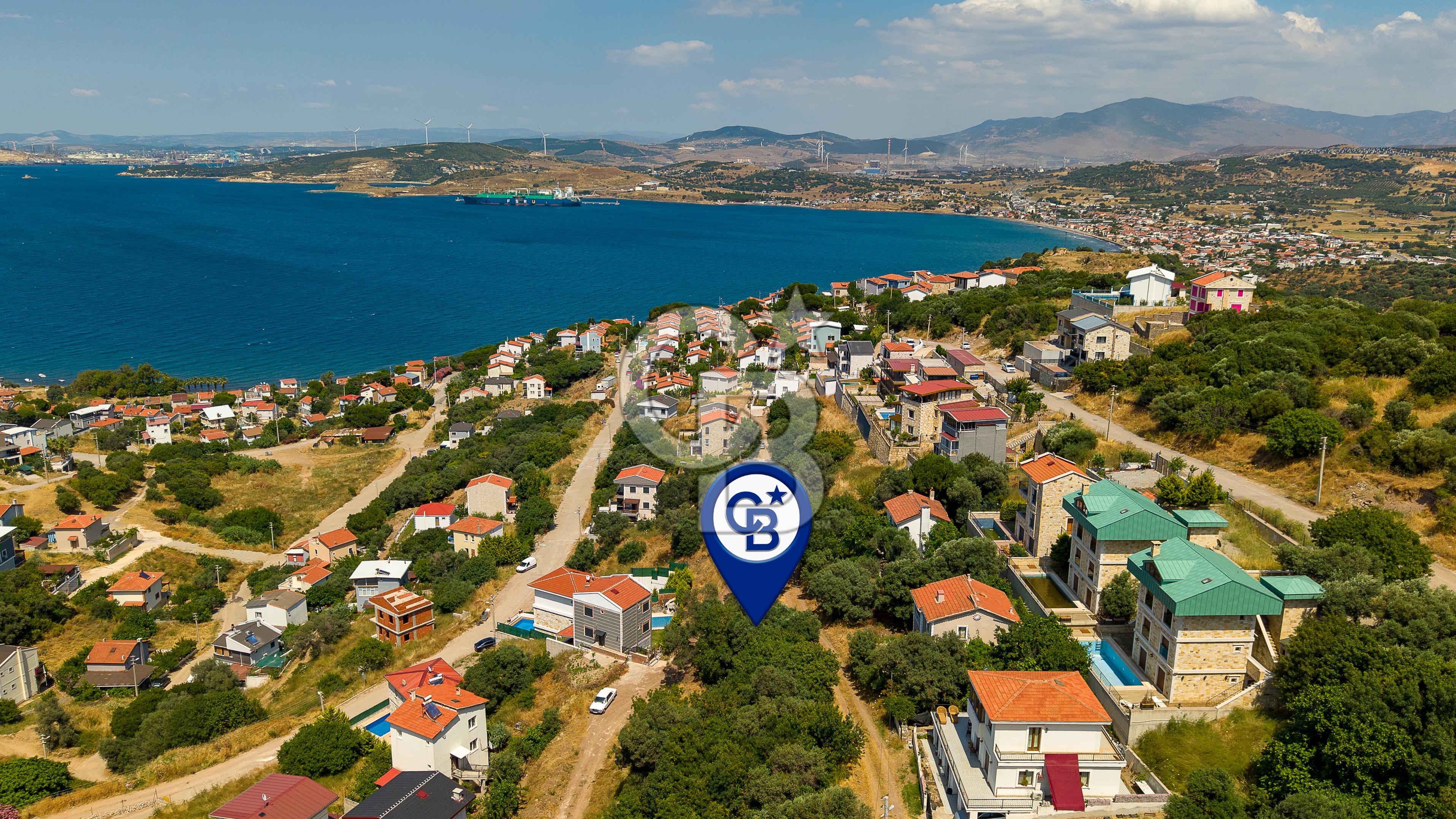 Yenifoça Donatkent Mevkiinde Satılık Deniz Manzaralı Arsa