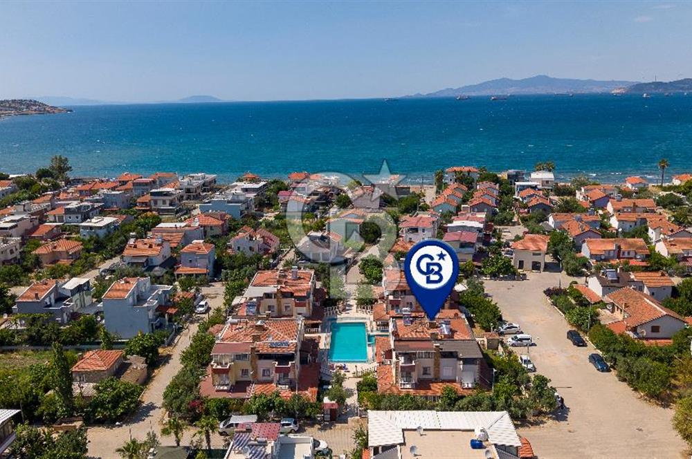 Yenifoça Gencelli'de Satılık Havuzlu 4+1 Tripleks Villa