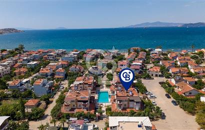 Yenifoça Gencelli'de Satılık Havuzlu 4+1 Tripleks Villa