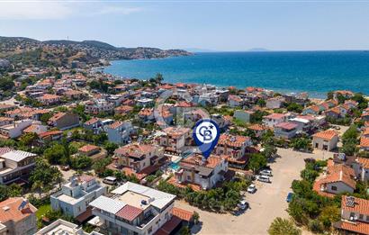 Yenifoça Gencelli'de Satılık Havuzlu 4+1 Tripleks Villa
