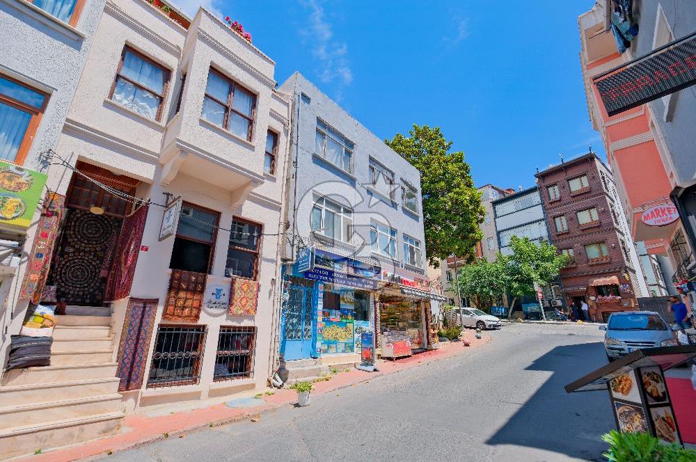 Sultanahmet'te Otel Yapımına Uygun Komple Satılık Bina