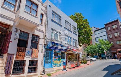 Sultanahmet'te Otel Yapımına Uygun Komple Satılık Bina
