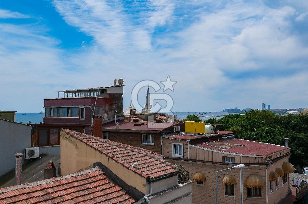 Sultanahmet'te Otel Yapımına Uygun Komple Satılık Bina