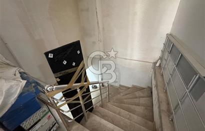 MENEMEN’DE SATILIK IKI KATLI BATARLI 362 METRE² DÜKKAN
