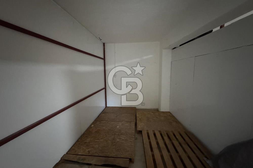 MENEMEN’DE SATILIK IKI KATLI BATARLI 362 METRE² DÜKKAN