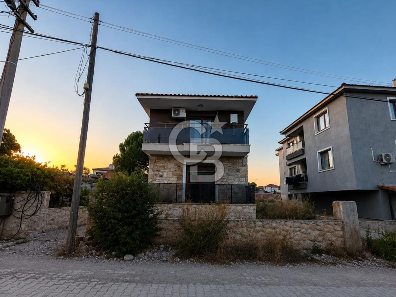 Foça Yenibağarası Mah. Kiralık 2+1 Bahçe Katı Daire