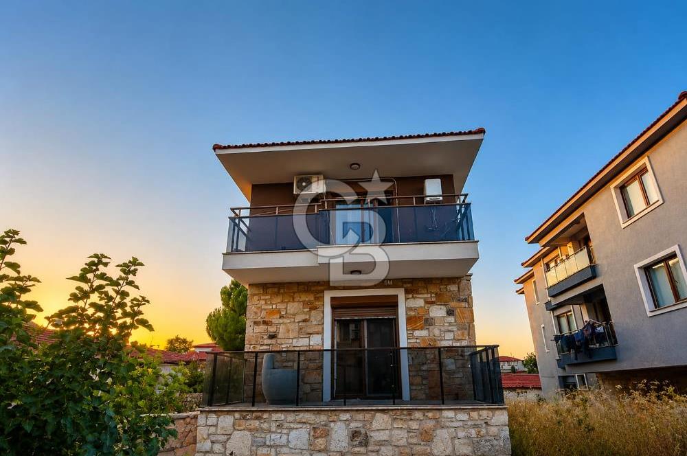 Foça Yenibağarası Mah. Kiralık 2+1 Bahçe Katı Daire