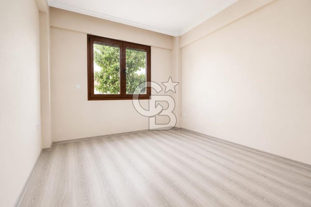 Foça Yenibağarası Mah. Kiralık 2+1 Bahçe Katı Daire