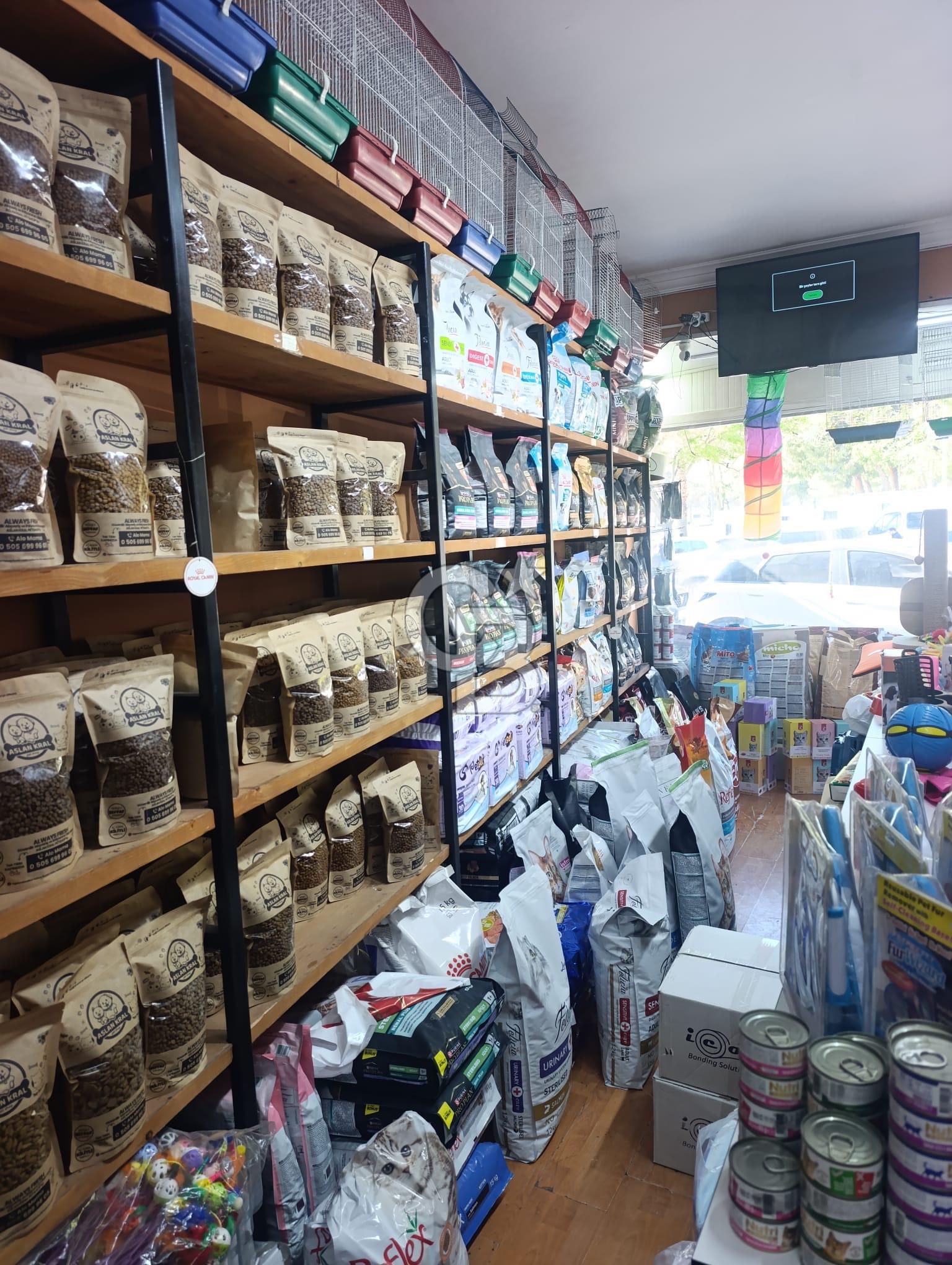 DEVREN KİRALIK BORNOVANIN EN İŞLEK CADDESİNDE PETSHOP 