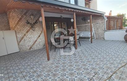 ÇEŞME YALI’DA ÖZEL PLAJLI SİTEDE DENİZ MANZARALI 2 AYRI DAİRELİ VİLLA DENİZE 530 METRE