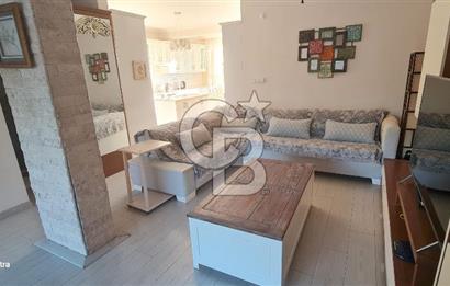 ÇEŞME YALI’DA ÖZEL PLAJLI SİTEDE DENİZ MANZARALI 2 AYRI DAİRELİ VİLLA DENİZE 530 METRE