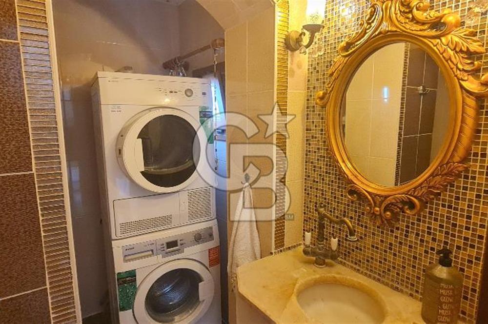 ÇEŞME YALI’DA ÖZEL PLAJLI SİTEDE DENİZ MANZARALI 2 AYRI DAİRELİ VİLLA DENİZE 530 METRE