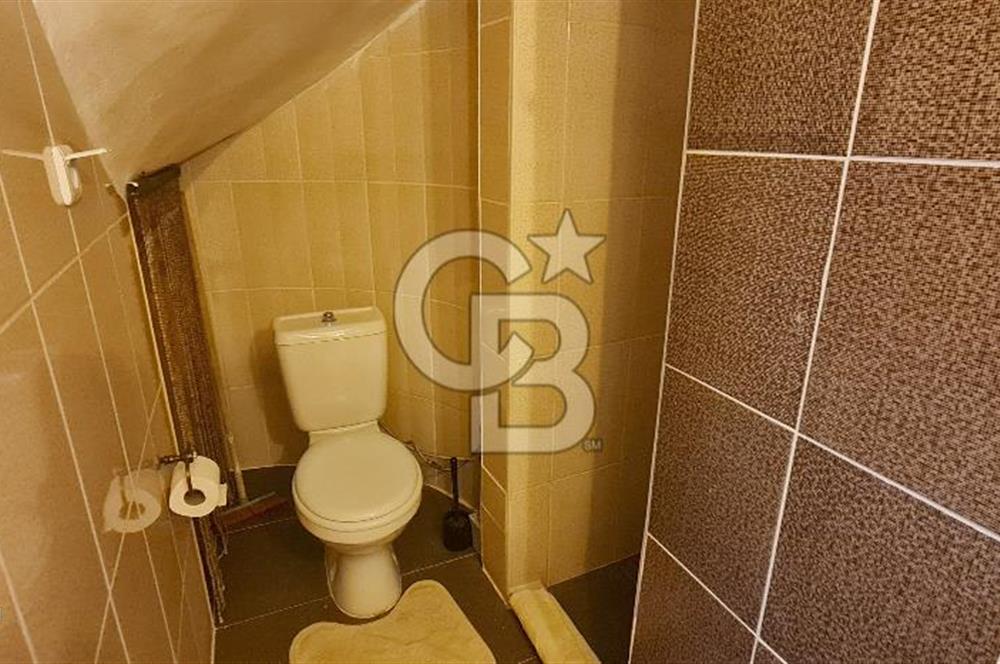 ÇEŞME YALI’DA ÖZEL PLAJLI SİTEDE DENİZ MANZARALI 2 AYRI DAİRELİ VİLLA DENİZE 530 METRE