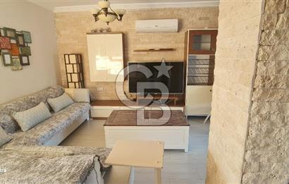 ÇEŞME YALI’DA ÖZEL PLAJLI SİTEDE DENİZ MANZARALI 2 AYRI DAİRELİ VİLLA DENİZE 530 METRE