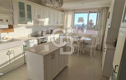 ÇEŞME YALI’DA ÖZEL PLAJLI SİTEDE DENİZ MANZARALI 2 AYRI DAİRELİ VİLLA DENİZE 530 METRE