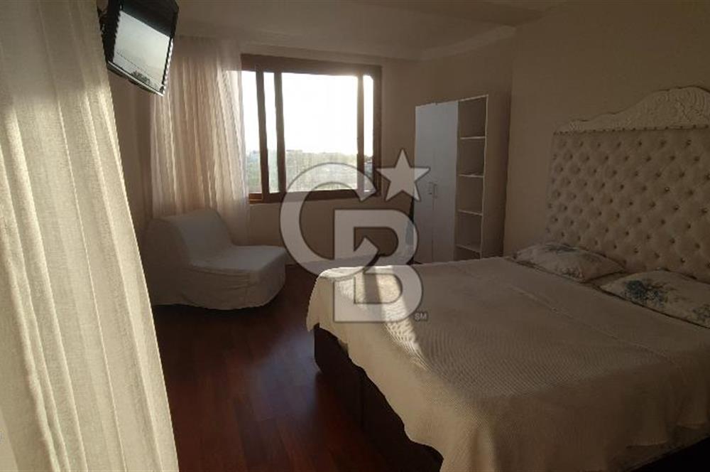 ÇEŞME YALI’DA ÖZEL PLAJLI SİTEDE DENİZ MANZARALI 2 AYRI DAİRELİ VİLLA DENİZE 530 METRE