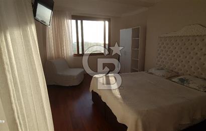 ÇEŞME YALI’DA ÖZEL PLAJLI SİTEDE DENİZ MANZARALI 2 AYRI DAİRELİ VİLLA DENİZE 530 METRE