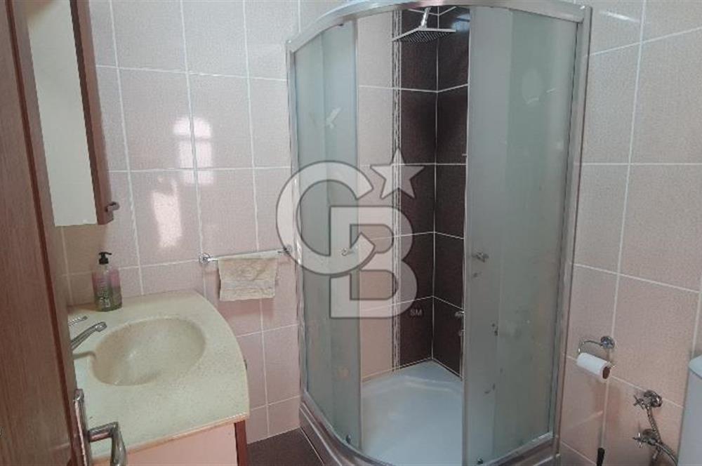 ÇEŞME YALI’DA ÖZEL PLAJLI SİTEDE DENİZ MANZARALI 2 AYRI DAİRELİ VİLLA DENİZE 530 METRE