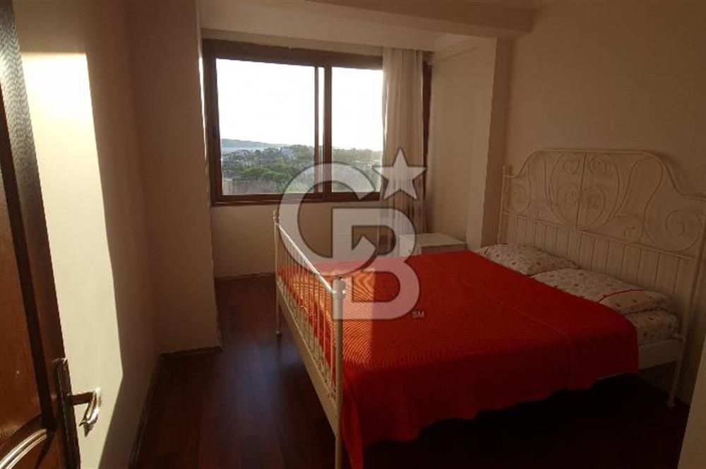 ÇEŞME YALI’DA ÖZEL PLAJLI SİTEDE DENİZ MANZARALI 2 AYRI DAİRELİ VİLLA DENİZE 530 METRE