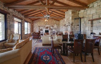 Urla'da 3.110 m² İçinde Eşsiz Taş Malikâne | Konut & Ticari Potansiyel
