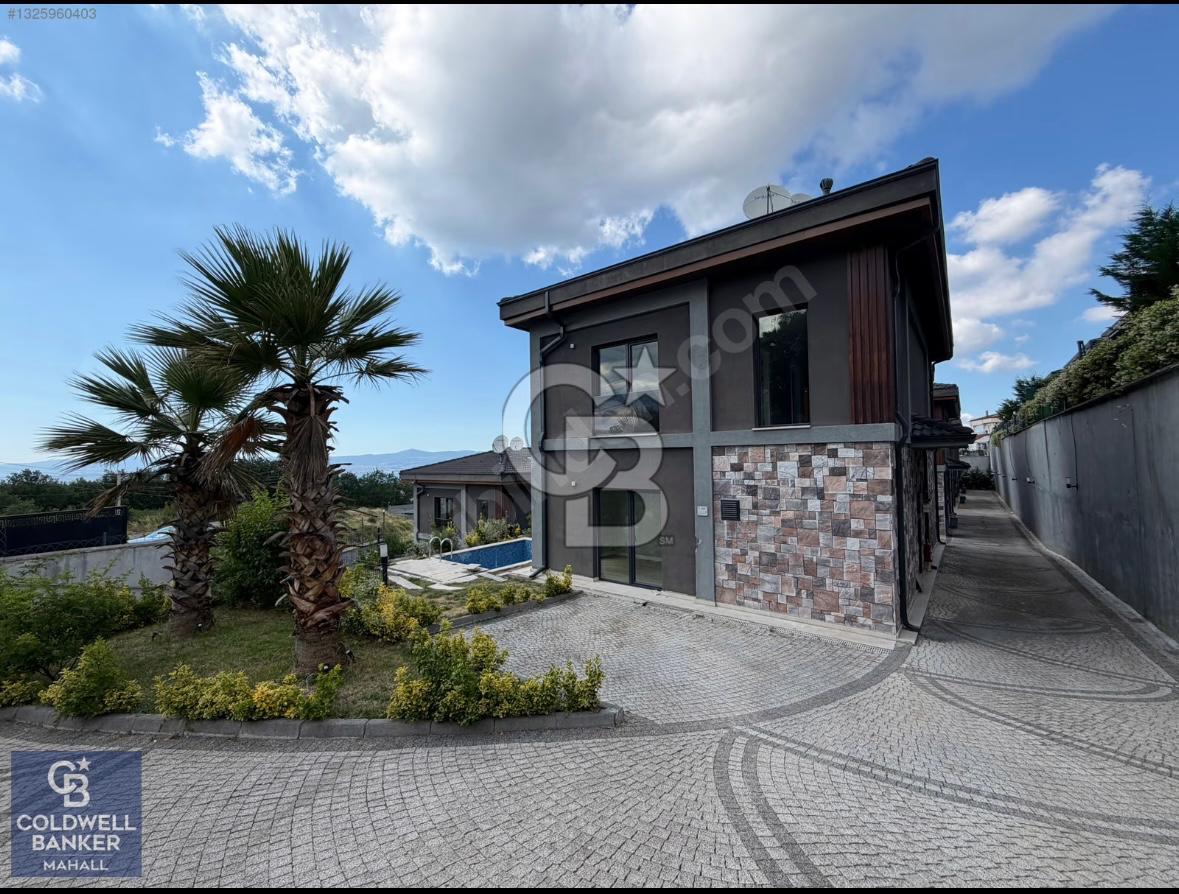 Başiskele Damlarda Deniz ve Orman Manzaralı 4+1 Lüks Villa