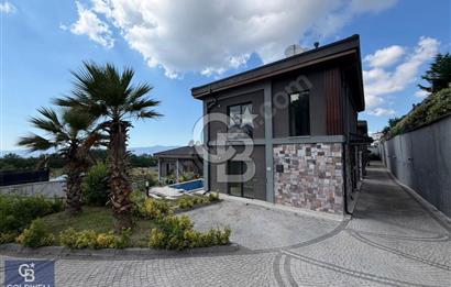 Başiskele Damlarda Deniz ve Orman Manzaralı 4+1 Lüks Villa