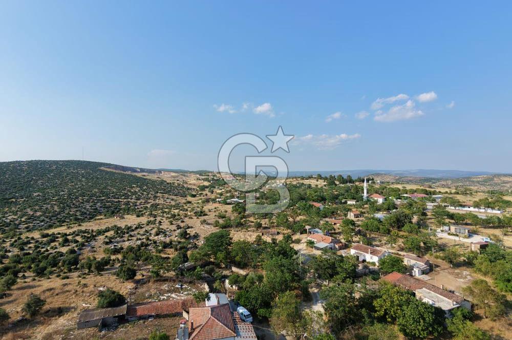 EZİNE KARADAĞ KÖYÜNDE YAPI KAYIT BELGELİ 375 M2 ARSA İÇERİSİNDE SATILIK KÖYEVİ FIRSAT PORTFÖY
