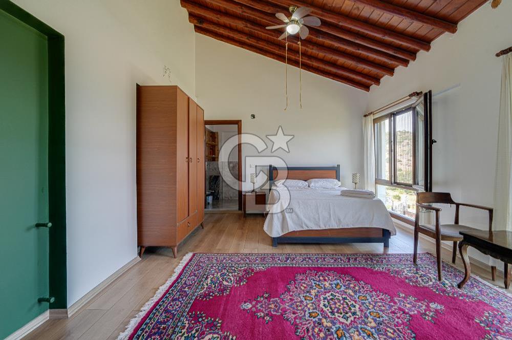 Urla'da 3.110 m² İçinde Eşsiz Taş Malikâne | Konut & Ticari Potansiyel