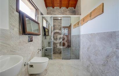Urla'da 3.110 m² İçinde Eşsiz Taş Malikâne | Konut & Ticari Potansiyel