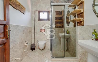 Urla'da 3.110 m² İçinde Eşsiz Taş Malikâne | Konut & Ticari Potansiyel