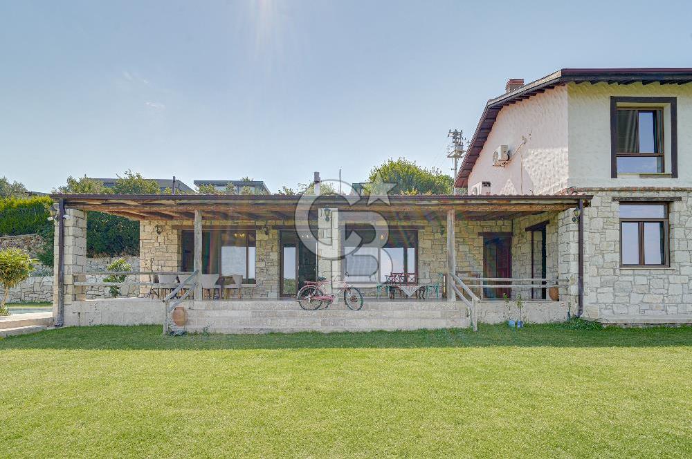Urla'da 3.110 m² İçinde Eşsiz Taş Malikâne | Konut & Ticari Potansiyel