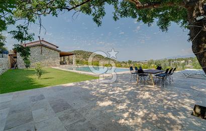 Urla'da 3.110 m² İçinde Eşsiz Taş Malikâne | Konut & Ticari Potansiyel