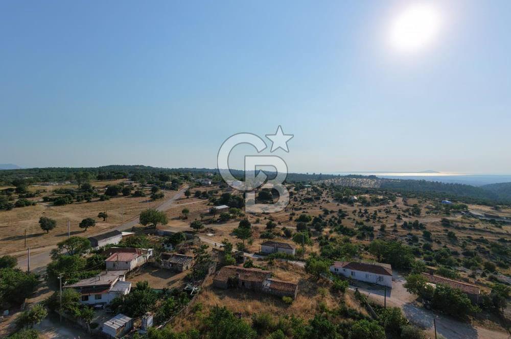 EZİNE KARADAĞ KÖYÜNDE YAPI KAYIT BELGELİ 375 M2 ARSA İÇERİSİNDE SATILIK KÖYEVİ FIRSAT PORTFÖY