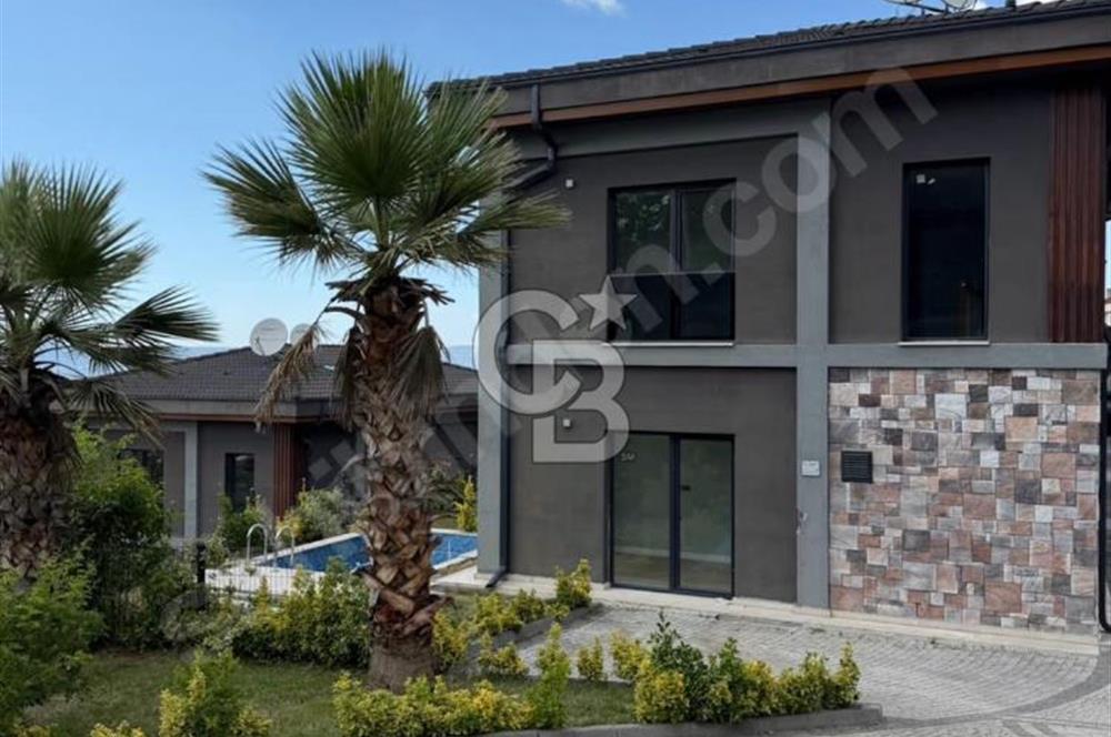 Başiskele Damlarda Deniz ve Orman Manzaralı 4+1 Lüks Villa