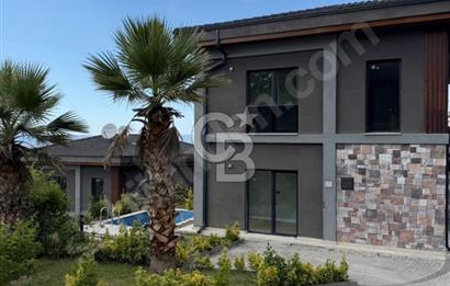 Başiskele Damlarda Deniz ve Orman Manzaralı 4+1 Lüks Villa