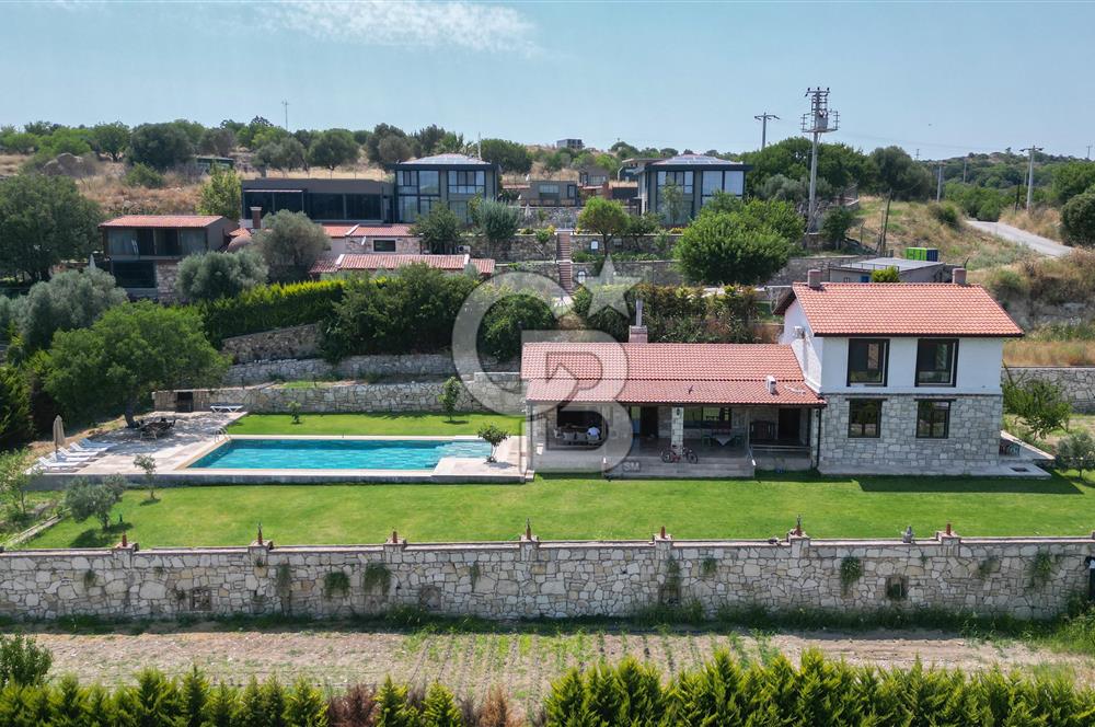 Urla'da 3.110 m² İçinde Eşsiz Taş Malikâne | Konut & Ticari Potansiyel