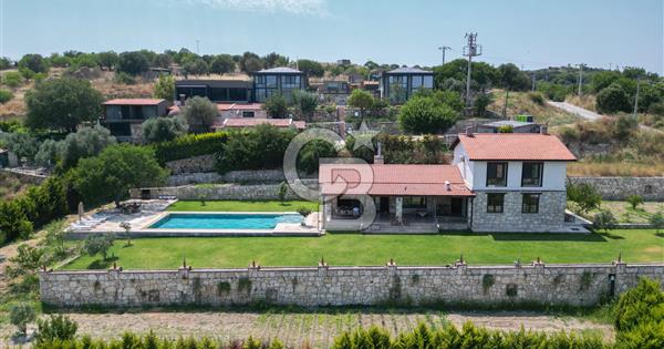 Urla'da 3.110 m² İçinde Eşsiz Taş Malikâne | Konut & Ticari Potansiyel - 357584