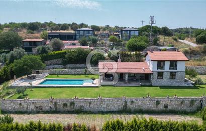 Urla'da 3.110 m² İçinde Eşsiz Taş Malikâne | Konut & Ticari Potansiyel