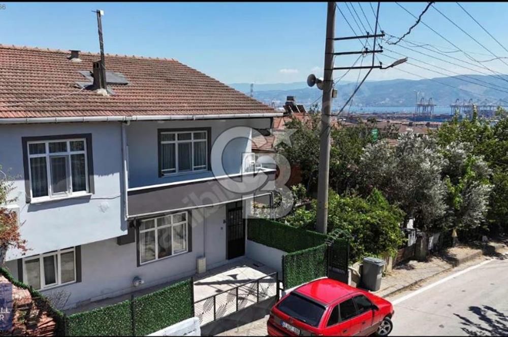 Yarımca'da Komple Satılık Bina 2+1/3+1 2 Satılık Daire